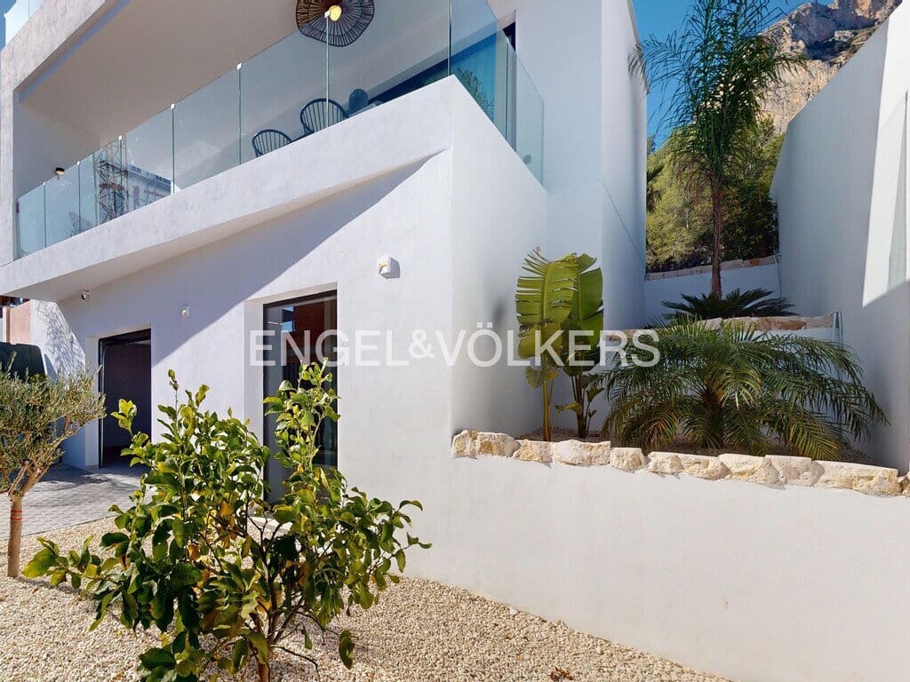 Chalet de 3 habitaciones en Polop en venta con piscina garaje - 860.000 € (Ref: 9838282)