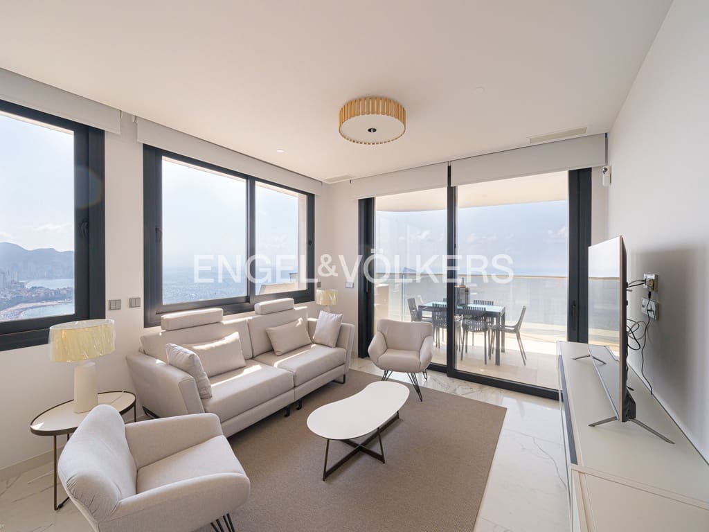 3 bedroom Apartment for sale in Benidorm with pool garage - € 1,495,000 (Ref: 9838428)