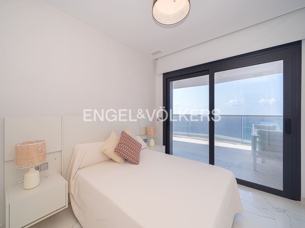 3 bedroom Apartment for sale in Benidorm with pool garage - € 1,495,000 (Ref: 9838428)