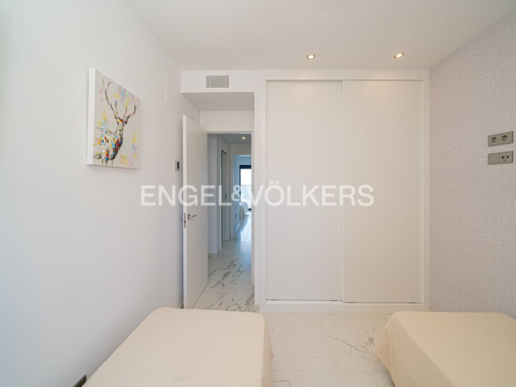 3 bedroom Apartment for sale in Benidorm with pool garage - € 1,495,000 (Ref: 9838428)