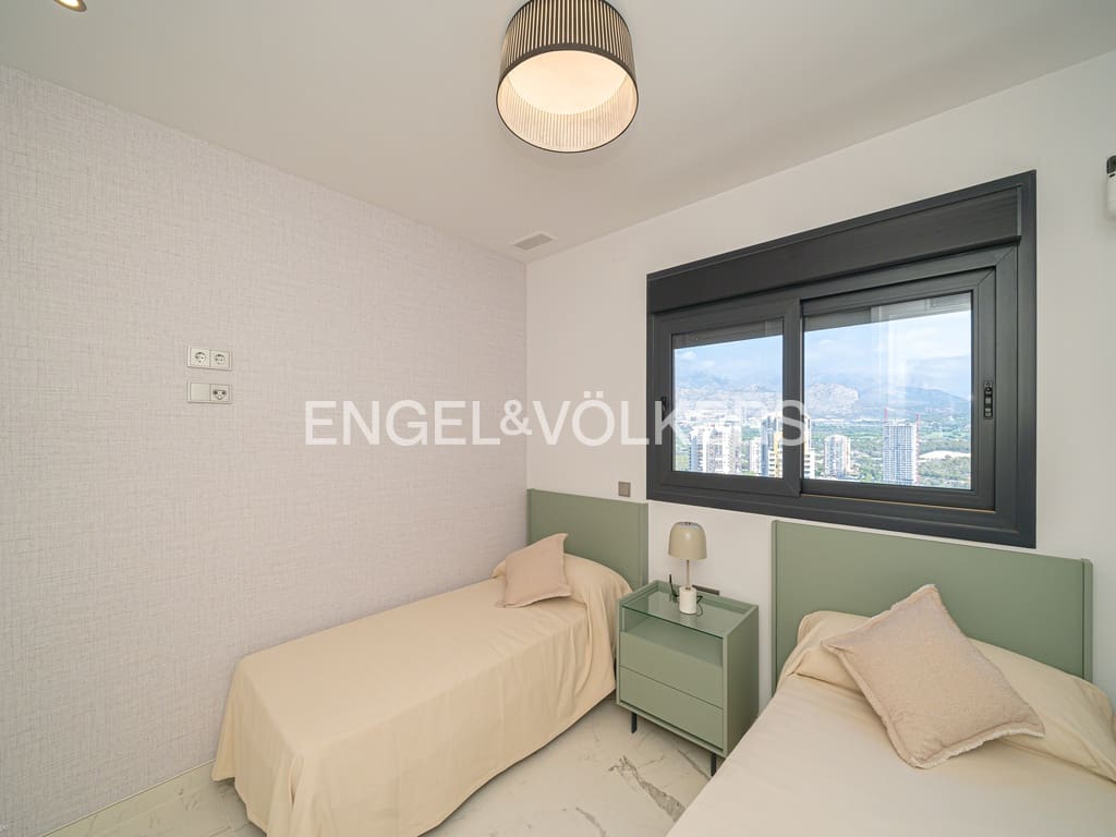 3 bedroom Apartment for sale in Benidorm with pool garage - € 1,495,000 (Ref: 9838428)