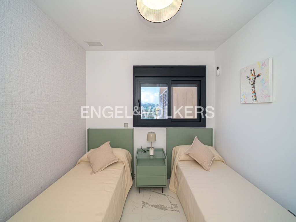 3 bedroom Apartment for sale in Benidorm with pool garage - € 1,495,000 (Ref: 9838428)