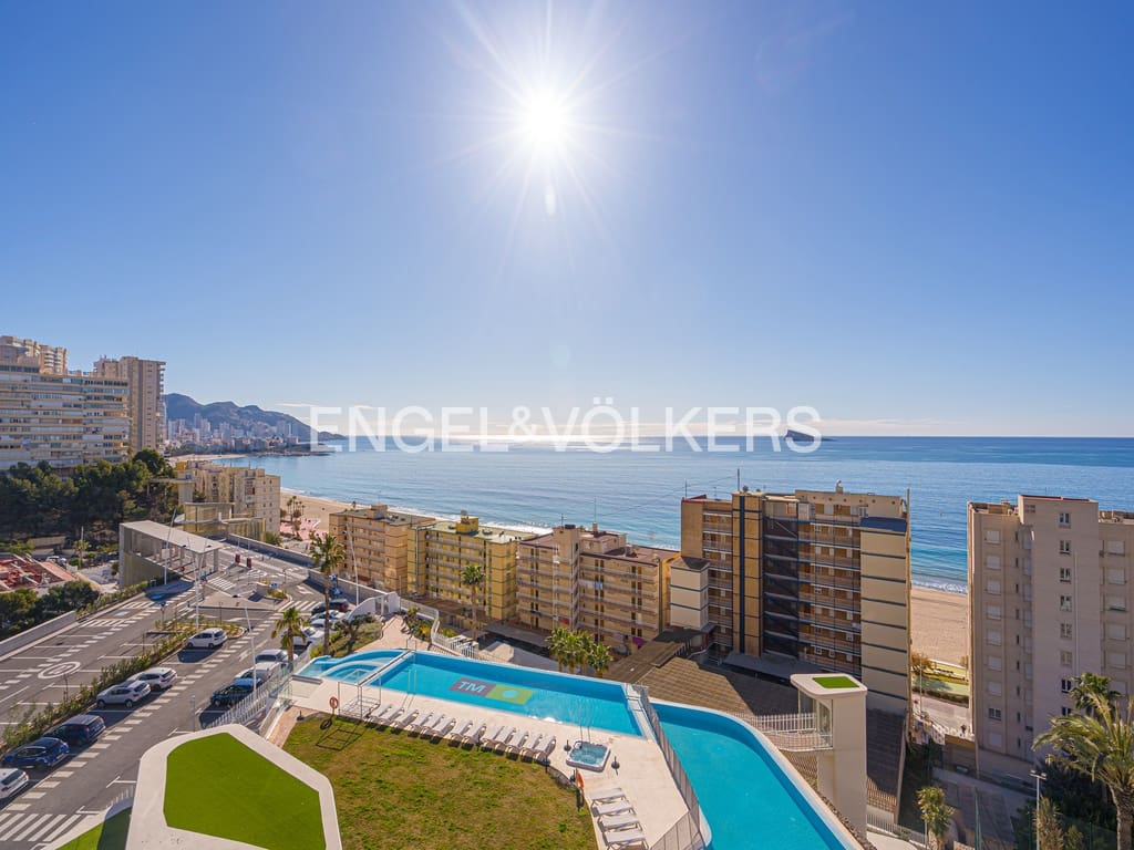 3 bedroom Apartment for sale in Benidorm with pool garage - € 1,495,000 (Ref: 9838428)