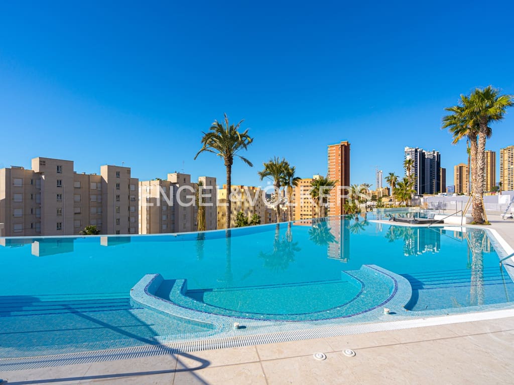 3 bedroom Apartment for sale in Benidorm with pool garage - € 1,495,000 (Ref: 9838428)
