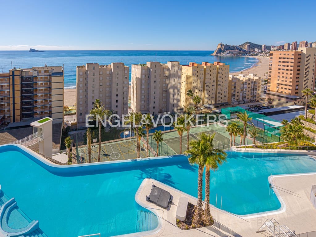 3 bedroom Apartment for sale in Benidorm with pool garage - € 1,495,000 (Ref: 9838428)