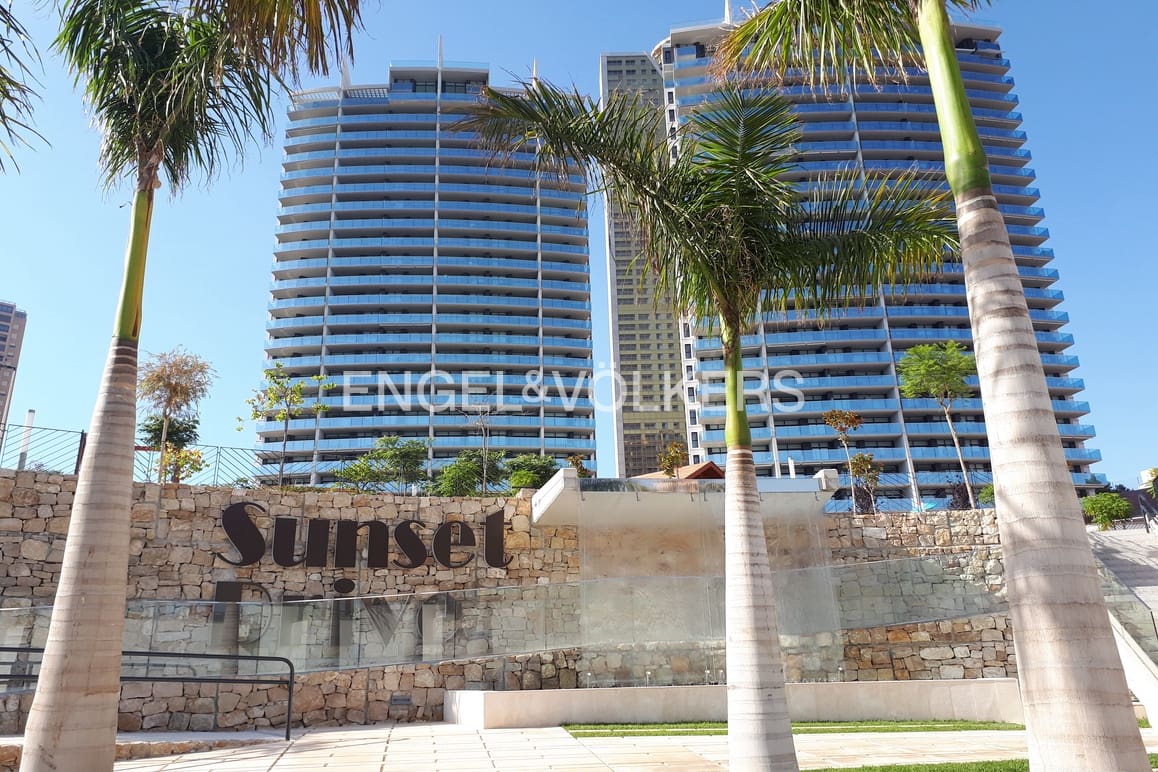 2 bedroom Apartment for rent in Benidorm with pool garage - € 1,650 (Ref: 9841586)
