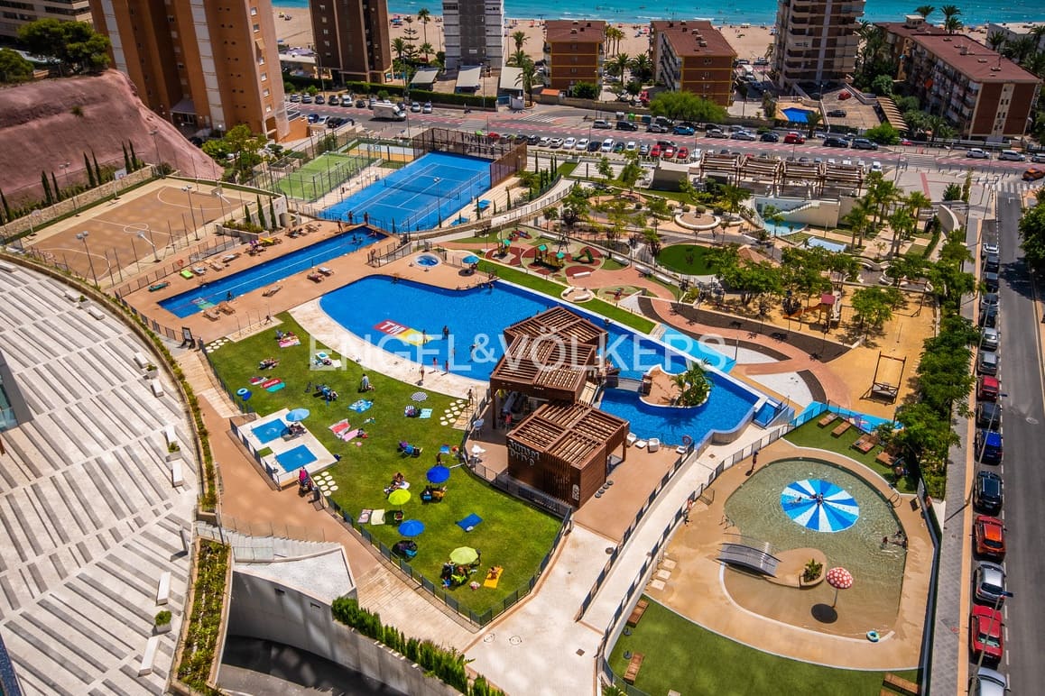 2 bedroom Apartment for rent in Benidorm with pool garage - € 1,650 (Ref: 9841586)