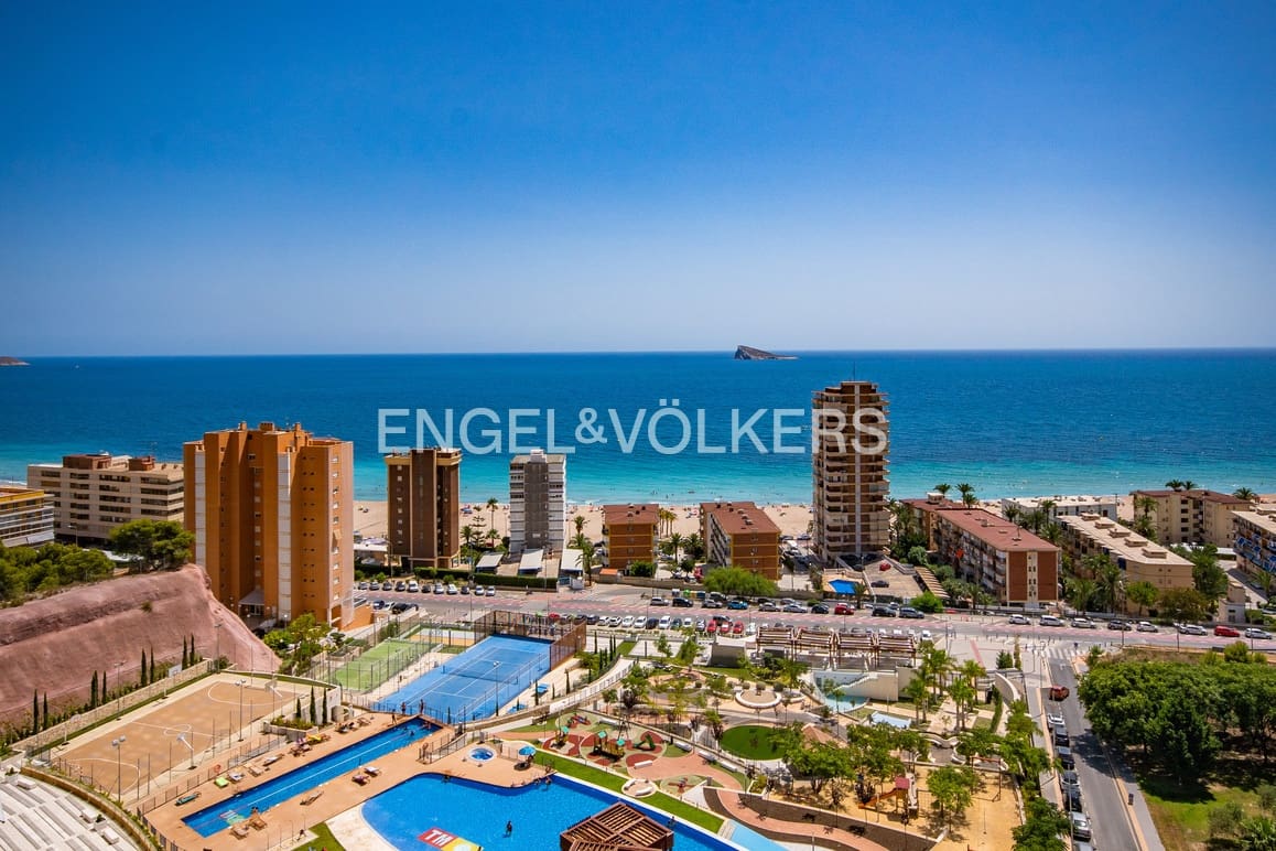 2 bedroom Apartment for rent in Benidorm with pool garage - € 1,650 (Ref: 9841586)