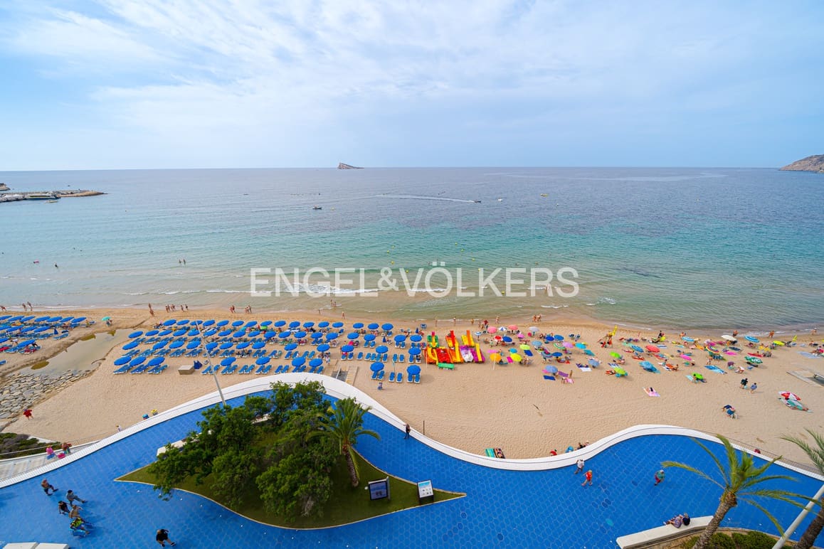 2 bedroom Apartment for rent in Benidorm with pool garage - € 1,500 (Ref: 9841587)
