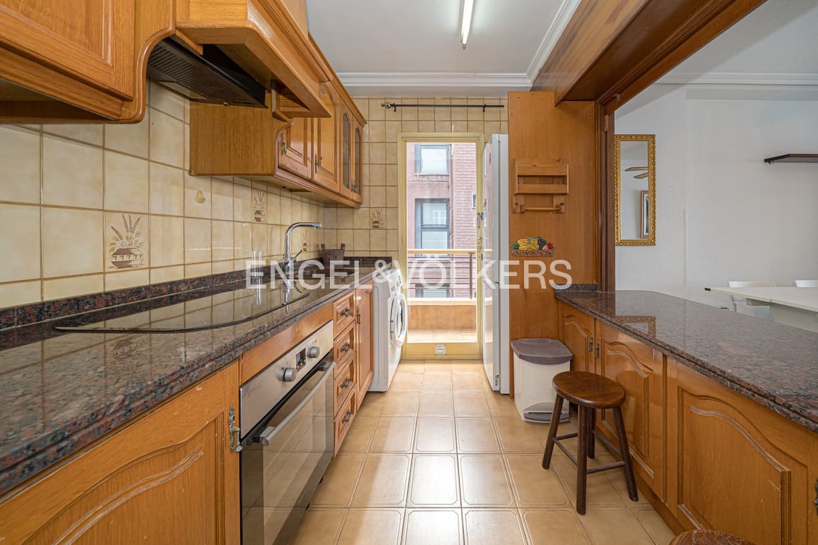 2 bedroom Apartment for rent in Benidorm with pool garage - € 1,500 (Ref: 9841587)