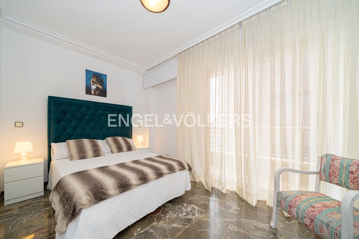 2 bedroom Apartment for rent in Benidorm with pool garage - € 1,500 (Ref: 9841587)