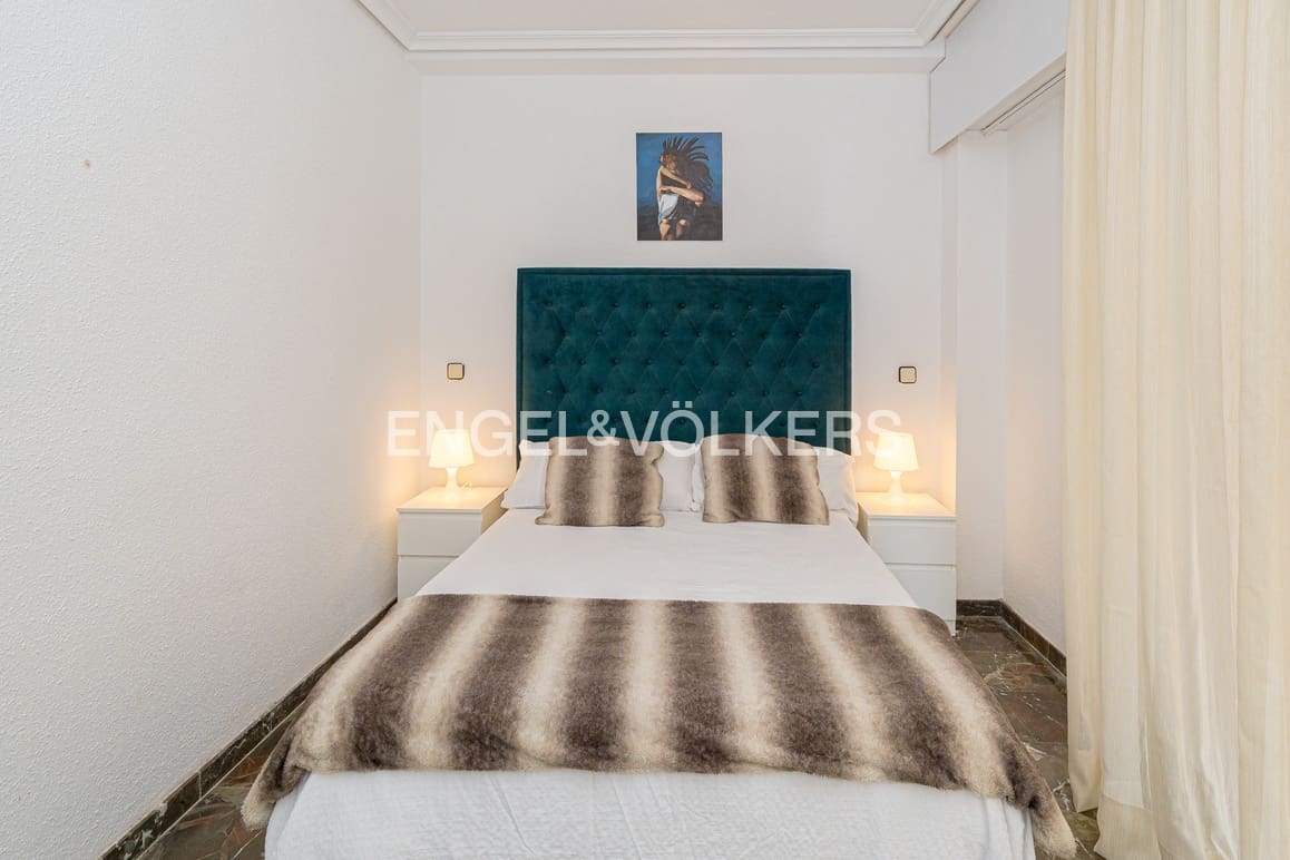 2 bedroom Apartment for rent in Benidorm with pool garage - € 1,500 (Ref: 9841587)
