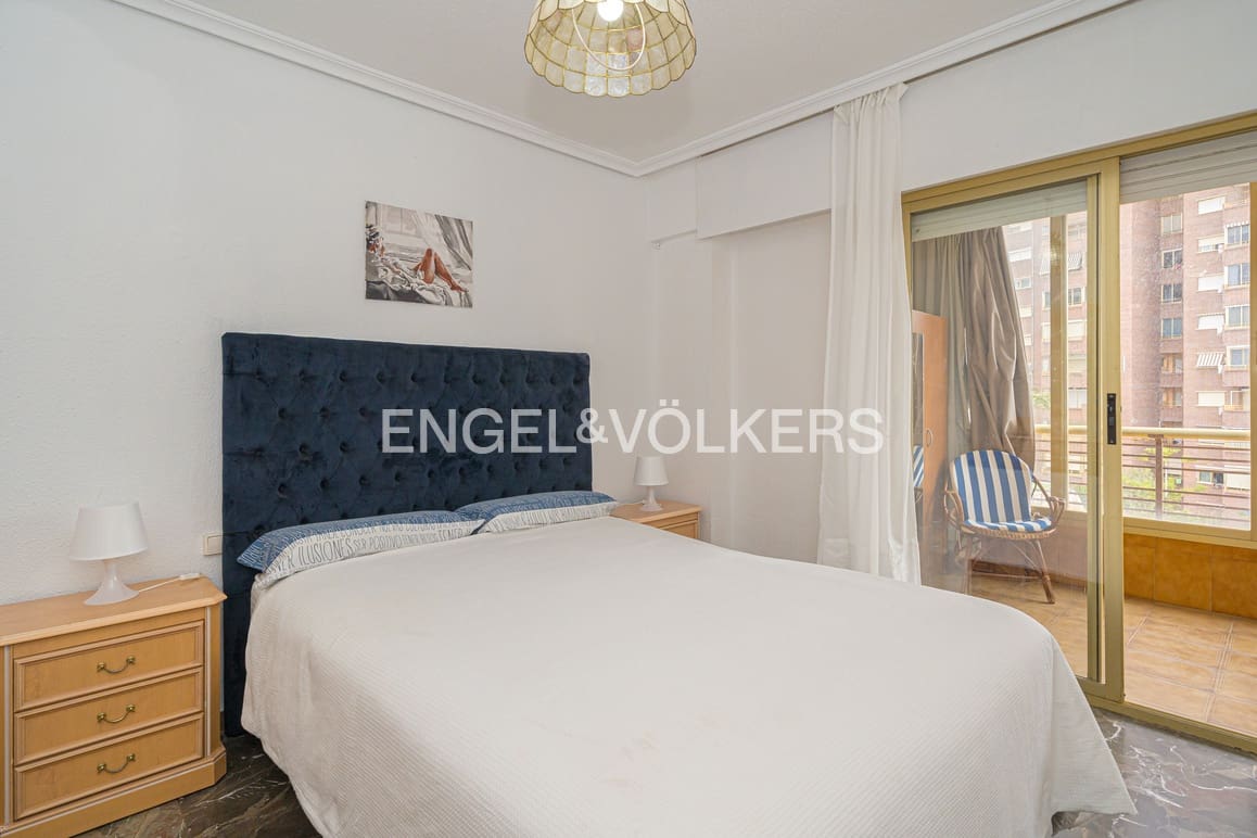 2 bedroom Apartment for rent in Benidorm with pool garage - € 1,500 (Ref: 9841587)