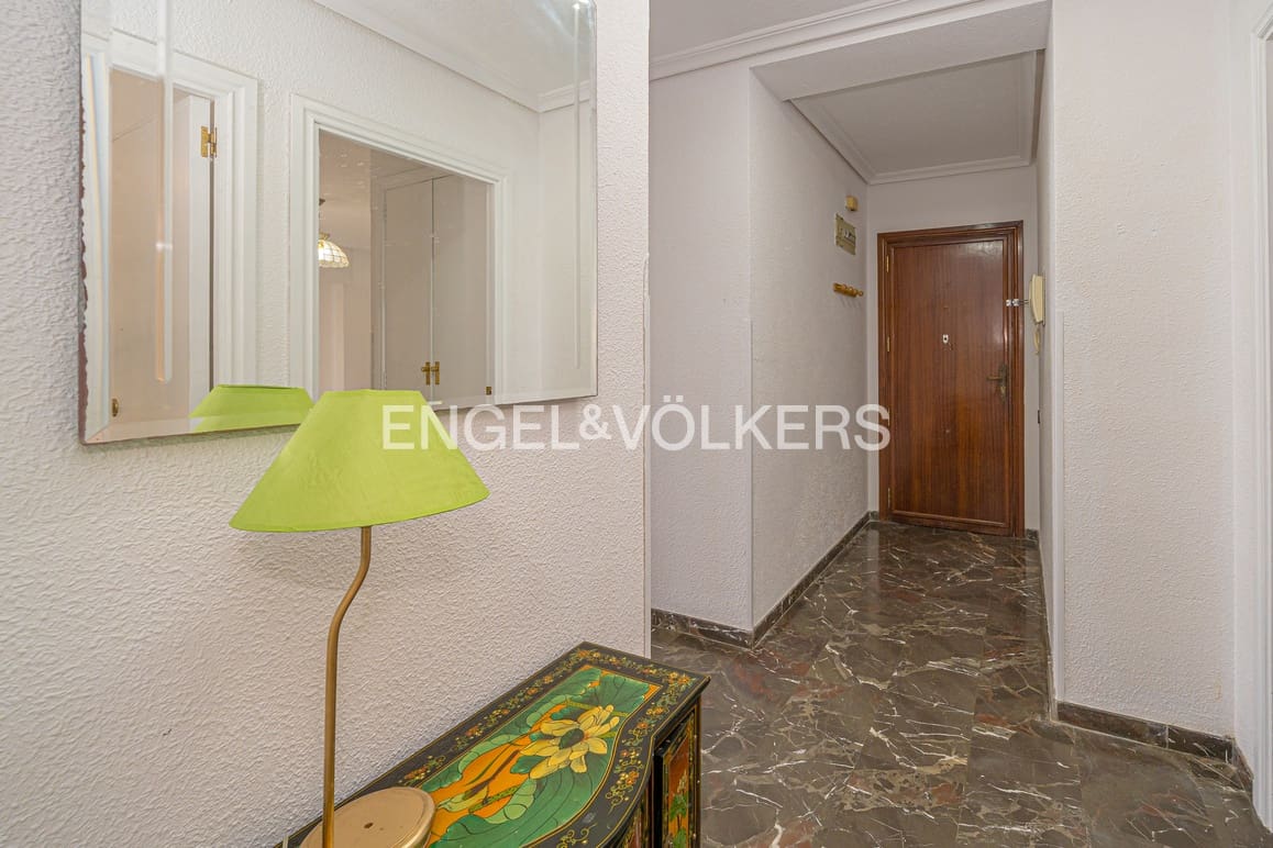 2 bedroom Apartment for rent in Benidorm with pool garage - € 1,500 (Ref: 9841587)