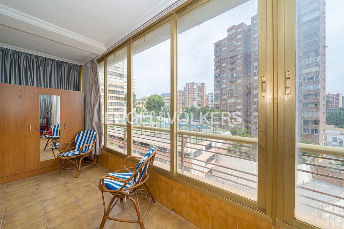 2 bedroom Apartment for rent in Benidorm with pool garage - € 1,500 (Ref: 9841587)