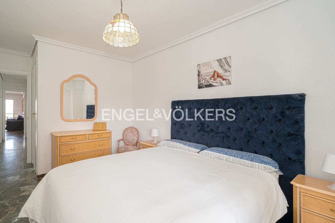 2 bedroom Apartment for rent in Benidorm with pool garage - € 1,500 (Ref: 9841587)