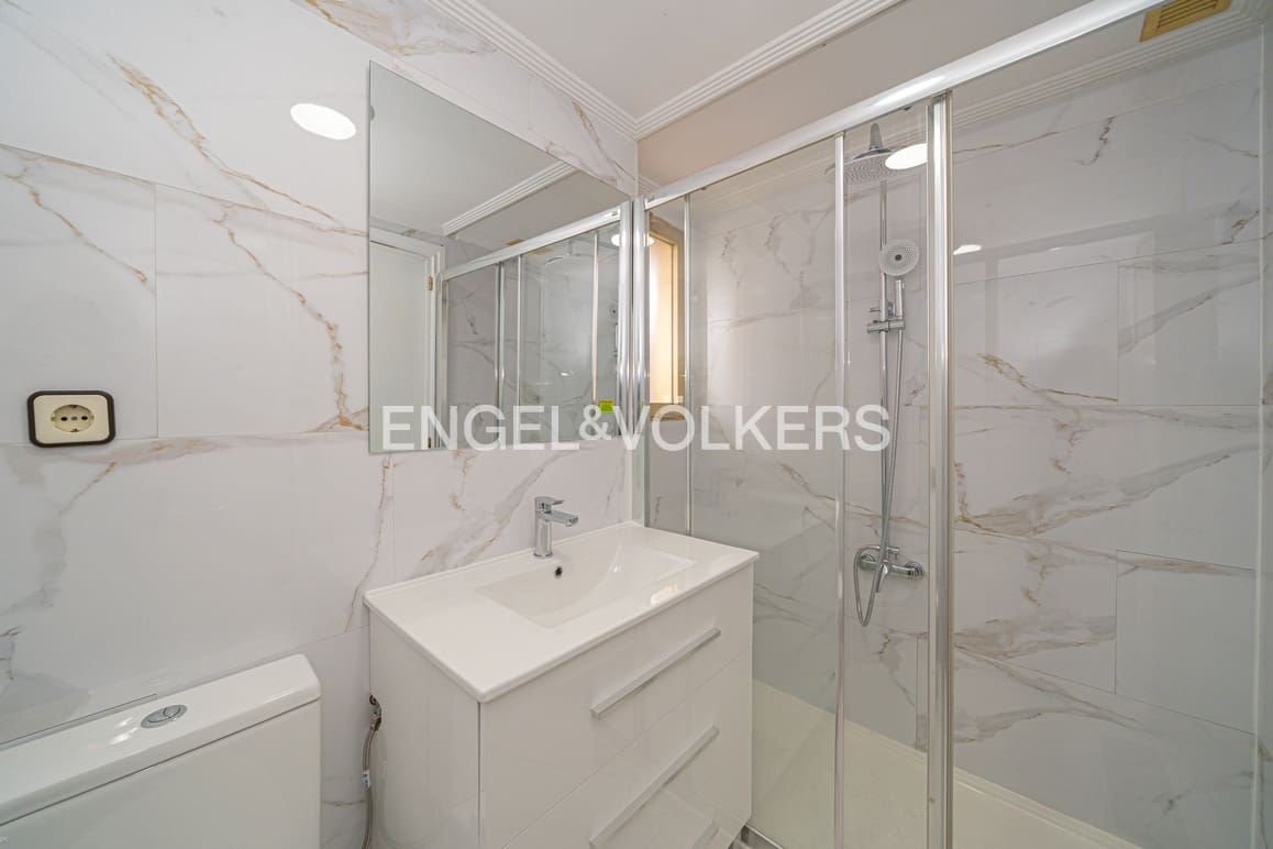 2 bedroom Apartment for rent in Benidorm with pool garage - € 1,500 (Ref: 9841587)