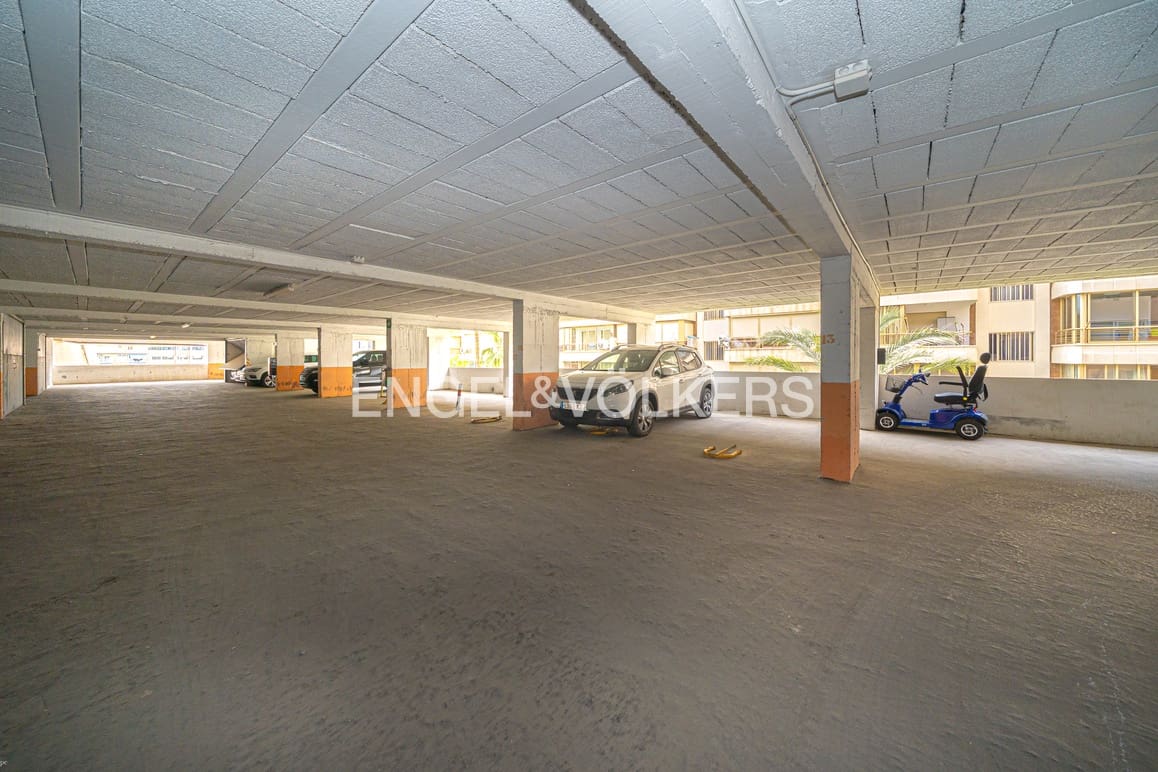 2 bedroom Apartment for rent in Benidorm with pool garage - € 1,500 (Ref: 9841587)