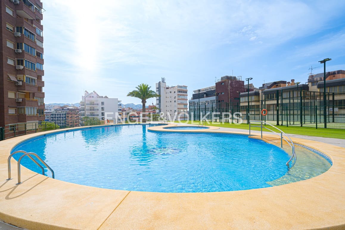 2 bedroom Apartment for rent in Benidorm with pool garage - € 1,500 (Ref: 9841587)