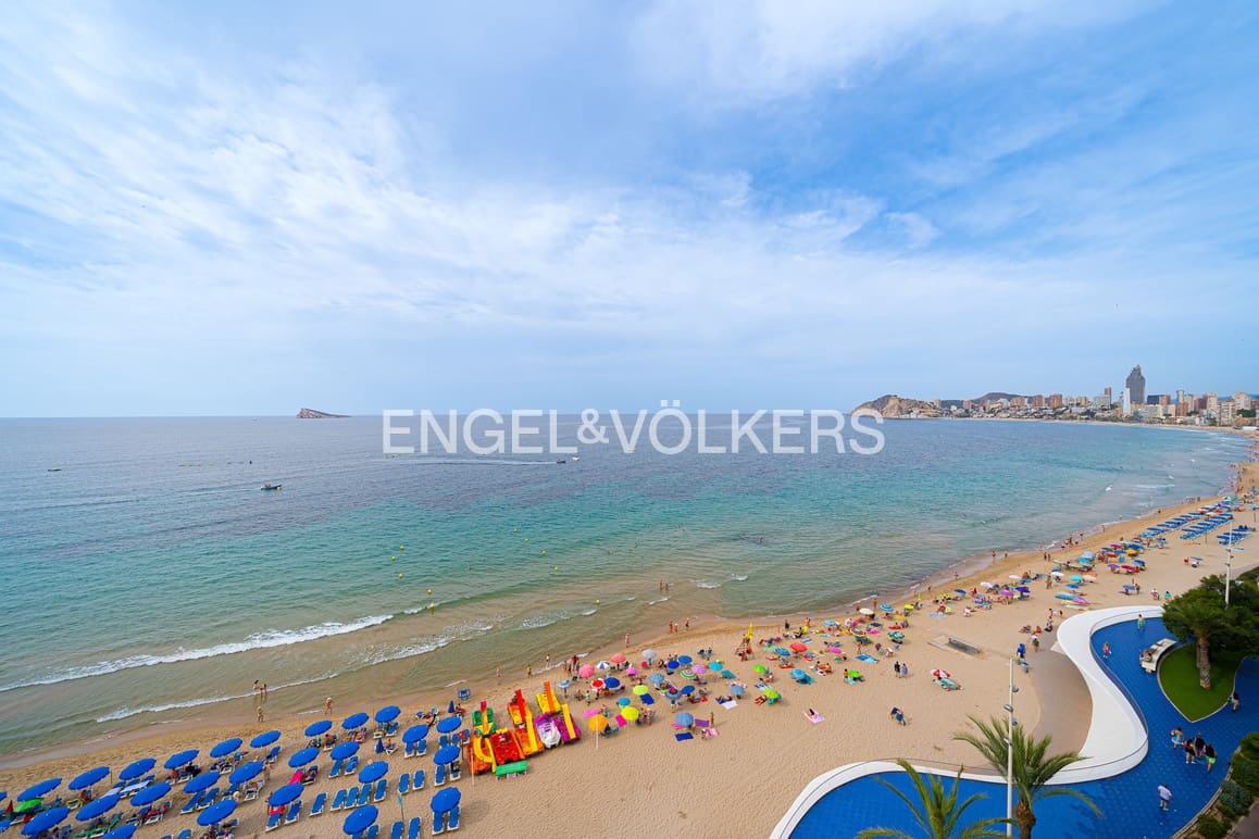 2 bedroom Apartment for rent in Benidorm with pool garage - € 1,500 (Ref: 9841587)
