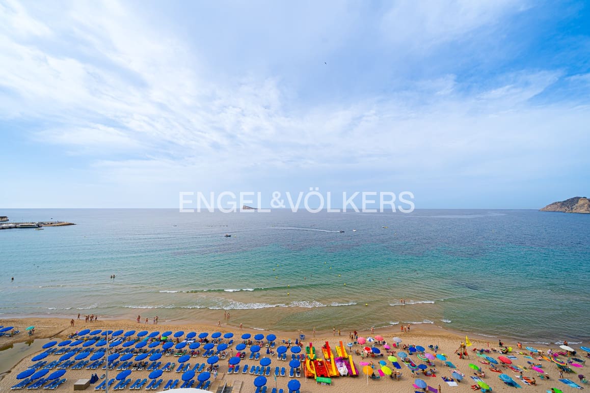 2 bedroom Apartment for rent in Benidorm with pool garage - € 1,500 (Ref: 9841587)