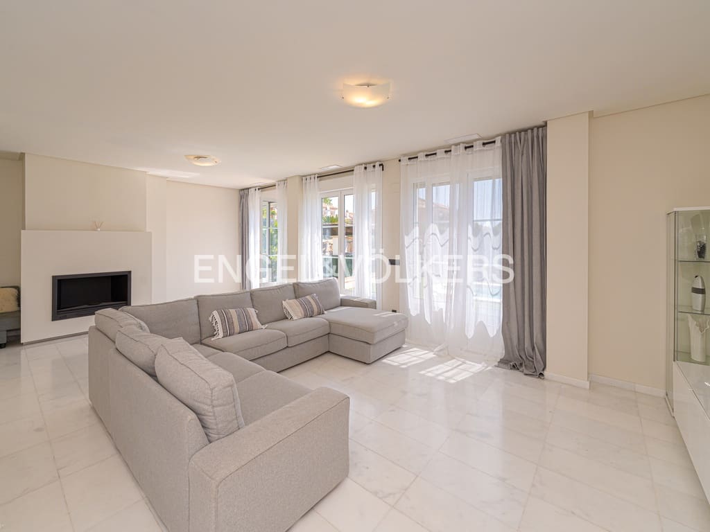 Chalet de 4 habitaciones en Finestrat en venta con piscina garaje - 810.000 € (Ref: 9841867)