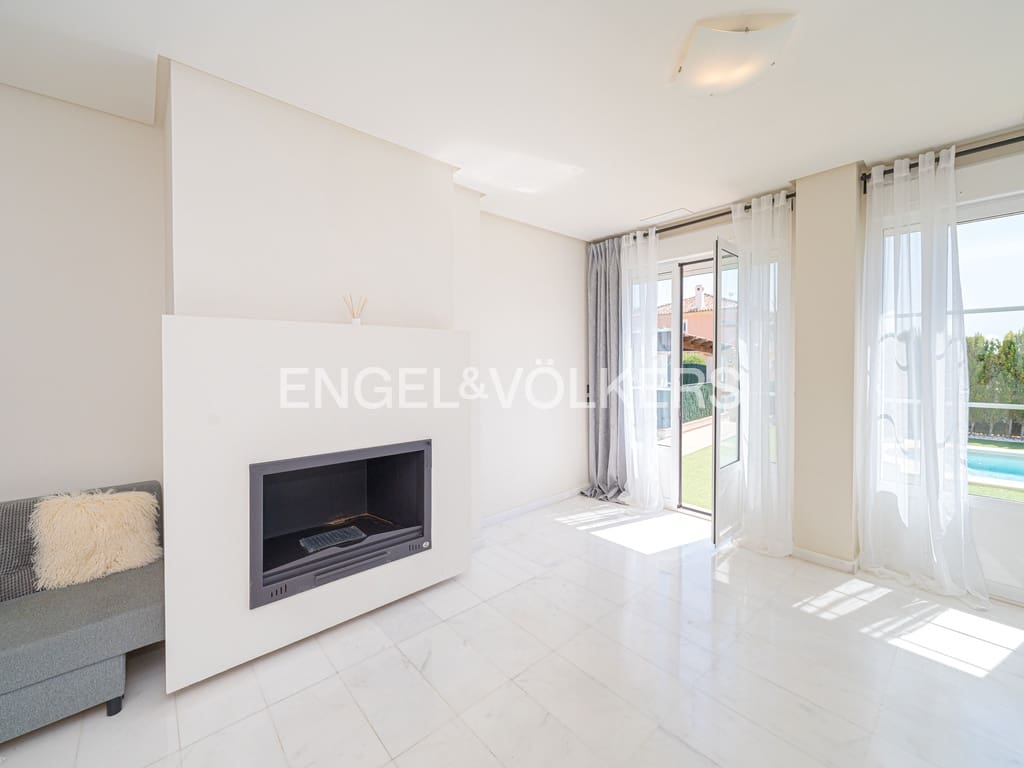 Chalet de 4 habitaciones en Finestrat en venta con piscina garaje - 810.000 € (Ref: 9841867)