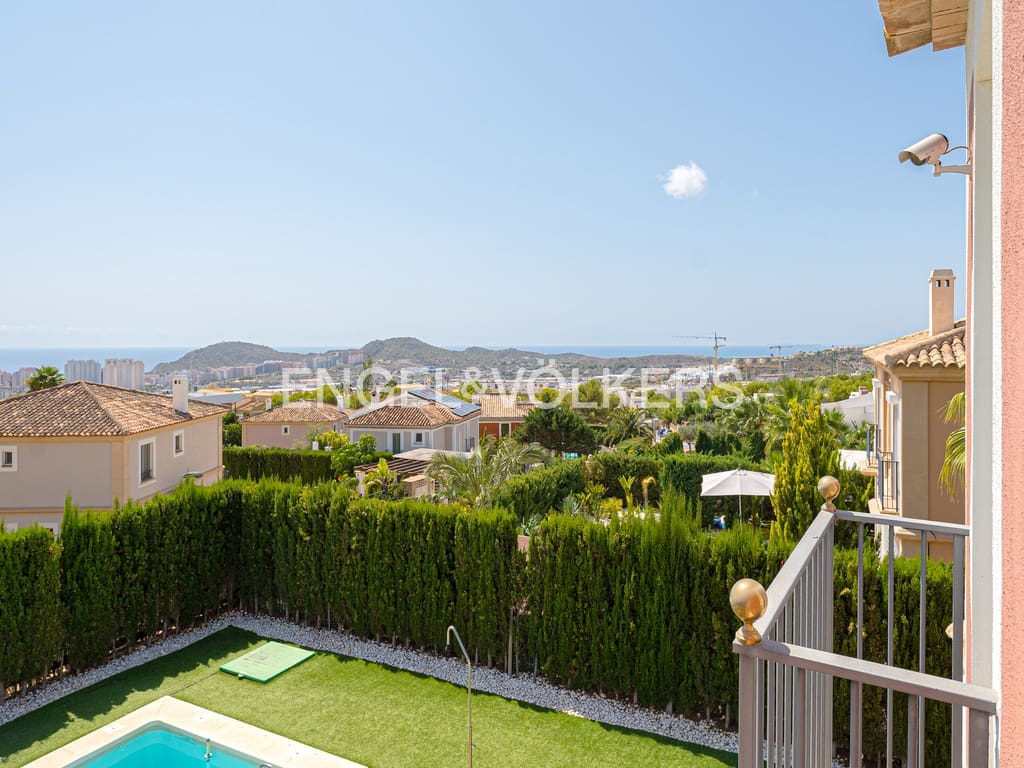 Chalet de 4 habitaciones en Finestrat en venta con piscina garaje - 810.000 € (Ref: 9841867)