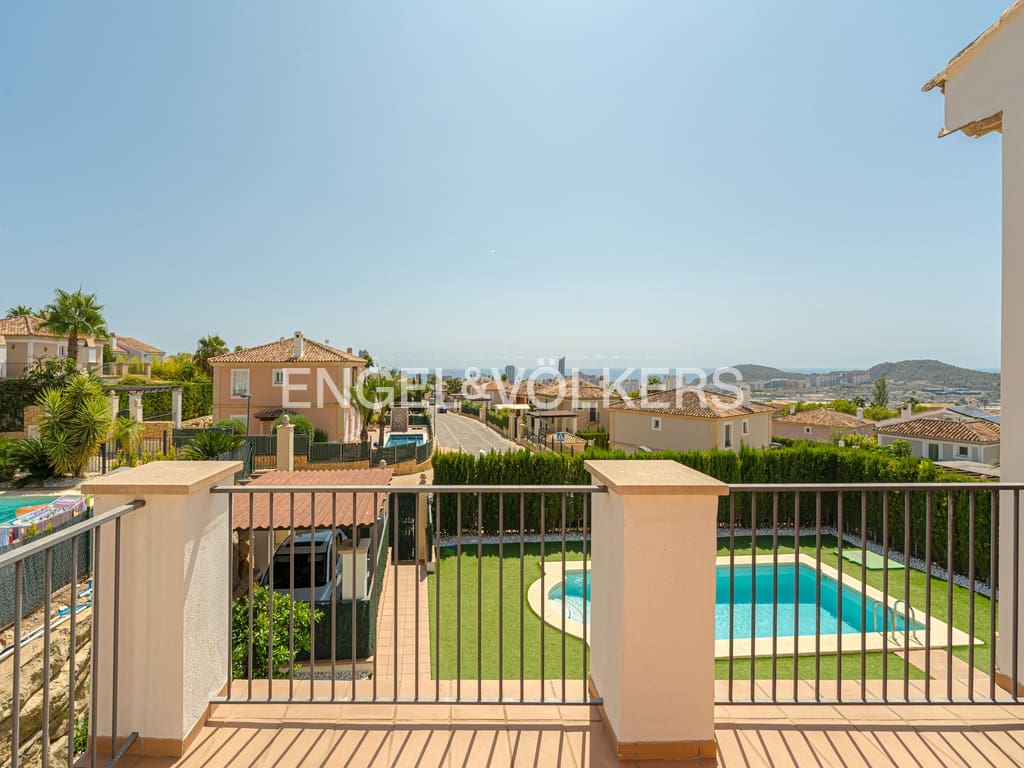 Chalet de 4 habitaciones en Finestrat en venta con piscina garaje - 810.000 € (Ref: 9841867)