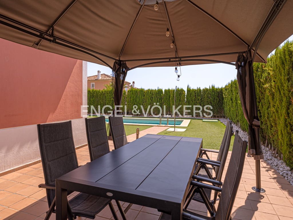 Chalet de 4 habitaciones en Finestrat en venta con piscina garaje - 810.000 € (Ref: 9841867)