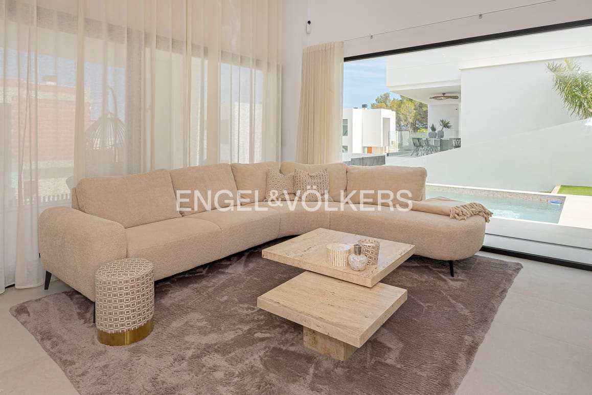 3 bedroom Villa for sale in Polop with pool garage - € 795,000 (Ref: 9848229)