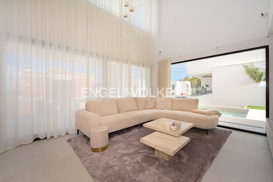 3 bedroom Villa for sale in Polop with pool garage - € 795,000 (Ref: 9848229)