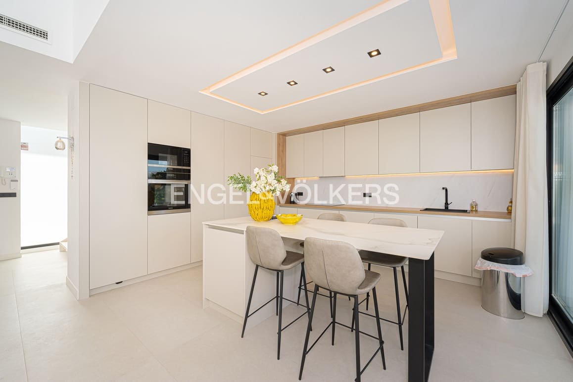 3 bedroom Villa for sale in Polop with pool garage - € 795,000 (Ref: 9848229)