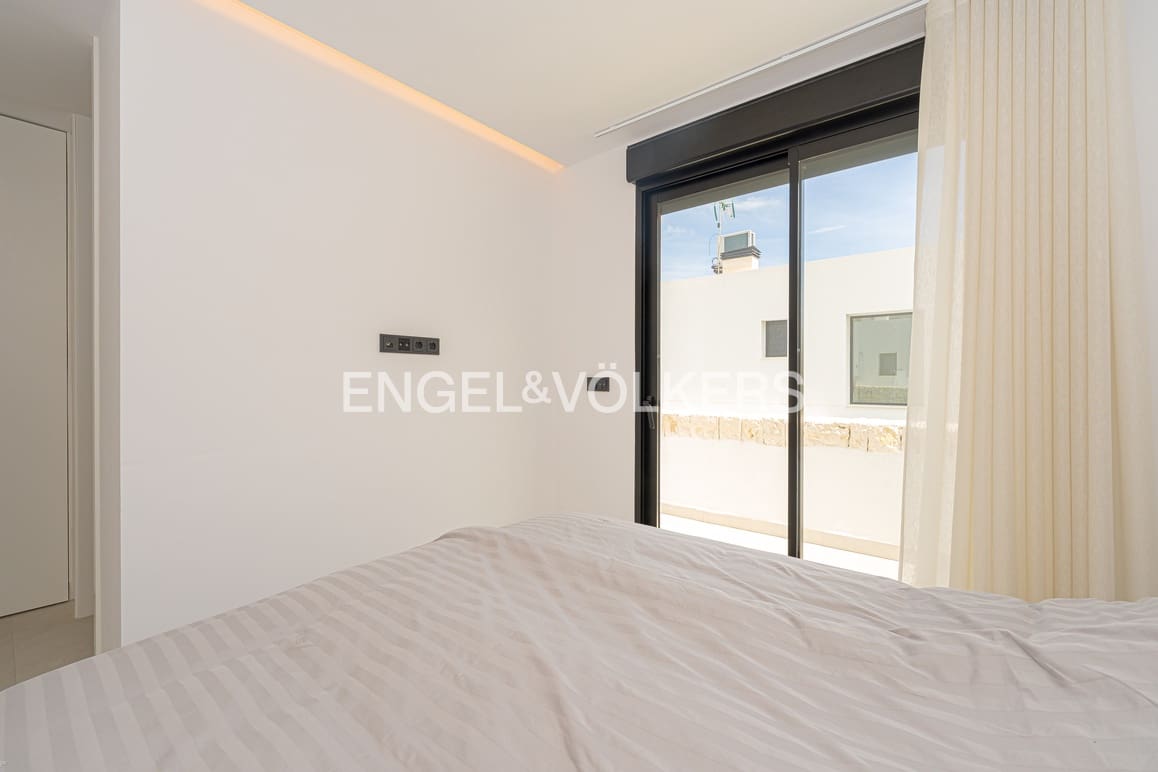 3 bedroom Villa for sale in Polop with pool garage - € 795,000 (Ref: 9848229)