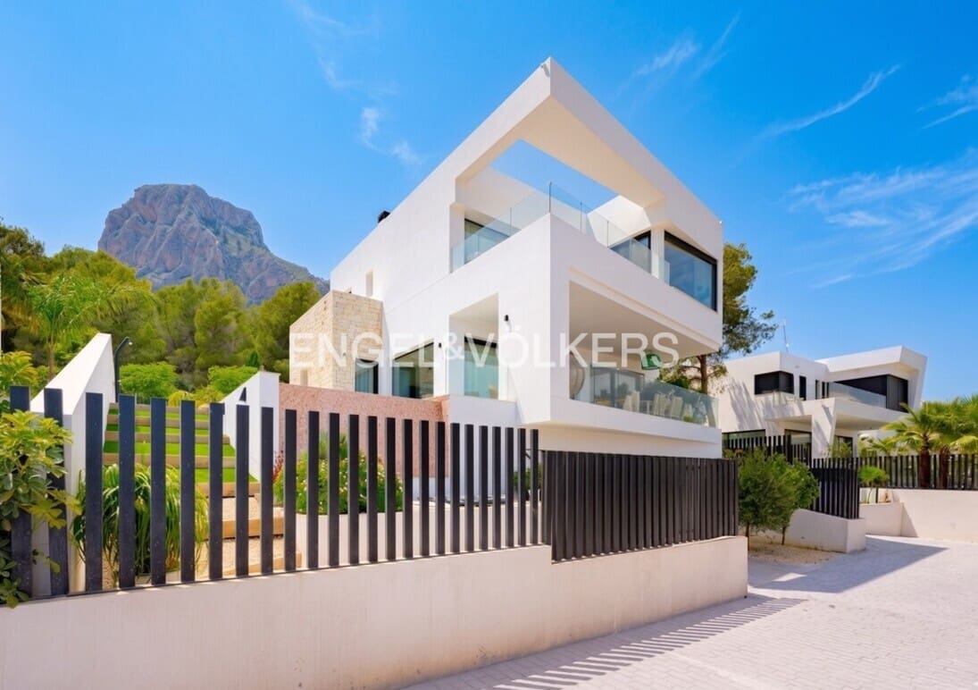 3 bedroom Villa for sale in Polop with pool garage - € 795,000 (Ref: 9848229)