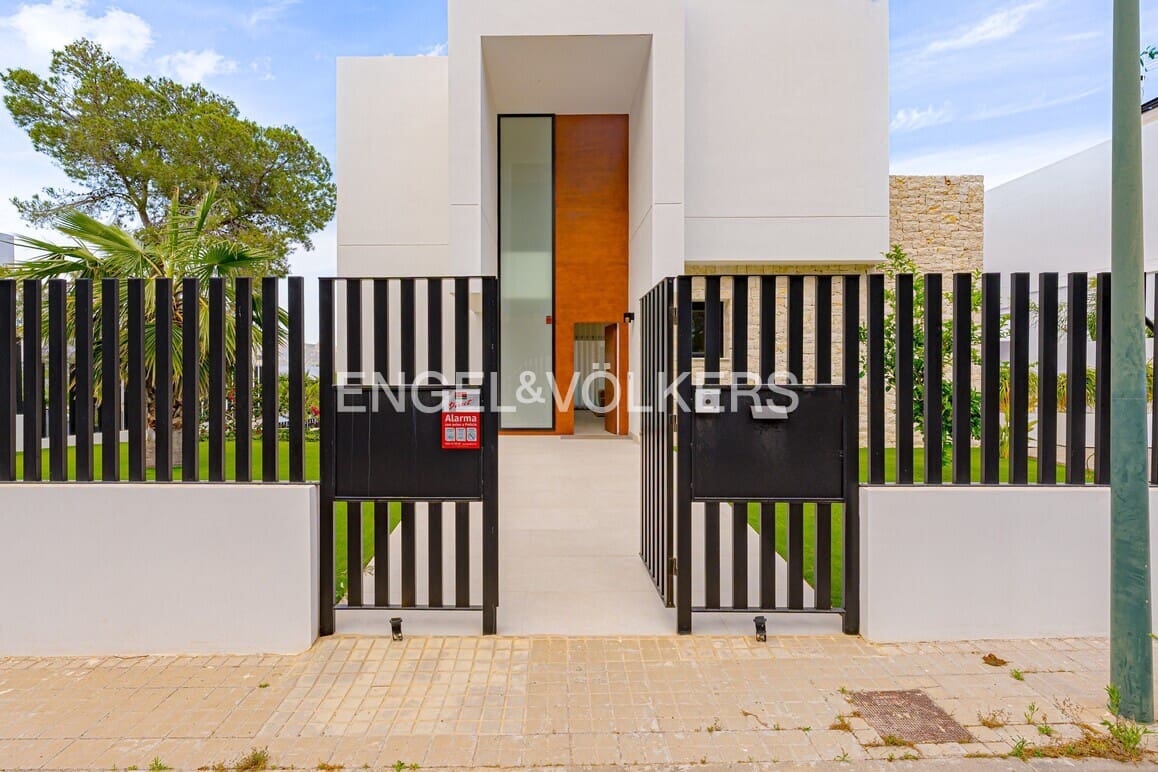 3 bedroom Villa for sale in Polop with pool garage - € 795,000 (Ref: 9848229)