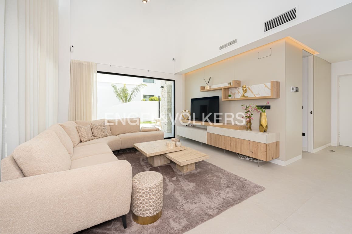 3 bedroom Villa for sale in Polop with pool garage - € 795,000 (Ref: 9848229)