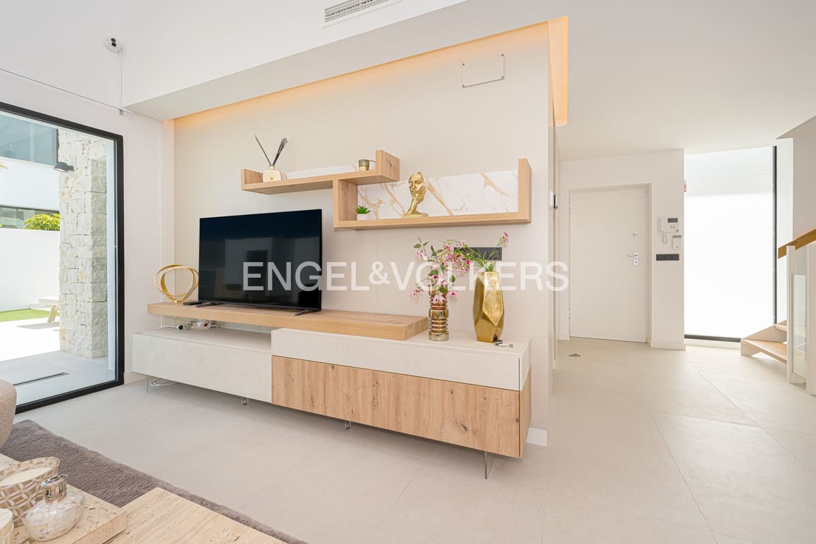 3 bedroom Villa for sale in Polop with pool garage - € 795,000 (Ref: 9848229)