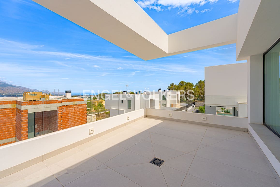 3 bedroom Villa for sale in Polop with pool garage - € 795,000 (Ref: 9848229)