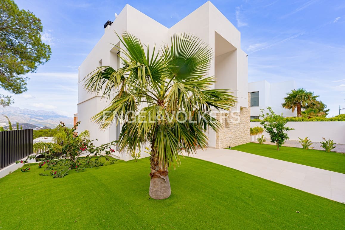 3 bedroom Villa for sale in Polop with pool garage - € 795,000 (Ref: 9848229)