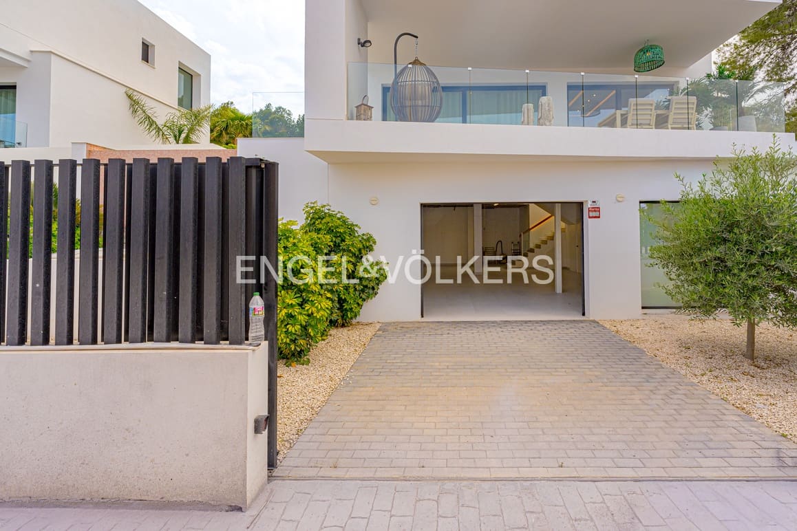3 bedroom Villa for sale in Polop with pool garage - € 795,000 (Ref: 9848229)