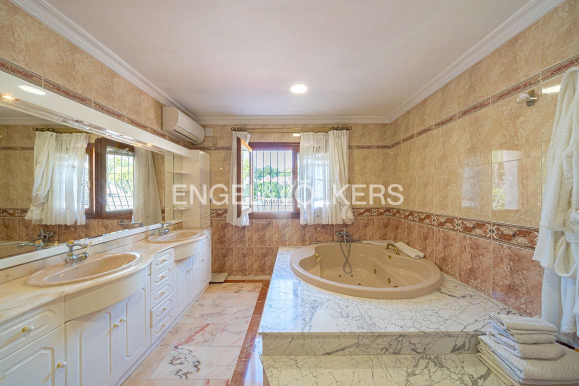 8 chambre Villa/Maison à vendre à Alfaz del Pi / L'Alfas del Pi avec piscine garage - 1 200 000 € (Ref: 9849910)