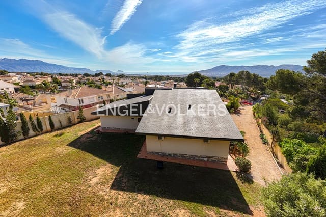 4 bedroom Villa for sale in La Nucia Pueblo  , La Nucia with pool garage - € 995,000 (Ref: 9854429)