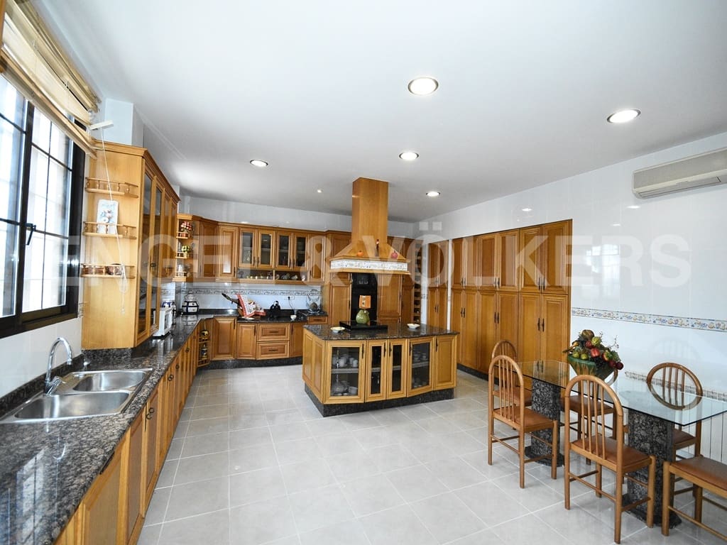 Chalet de 6 habitaciones en Benidorm en venta con piscina garaje - 1.350.000 € (Ref: 9895279)