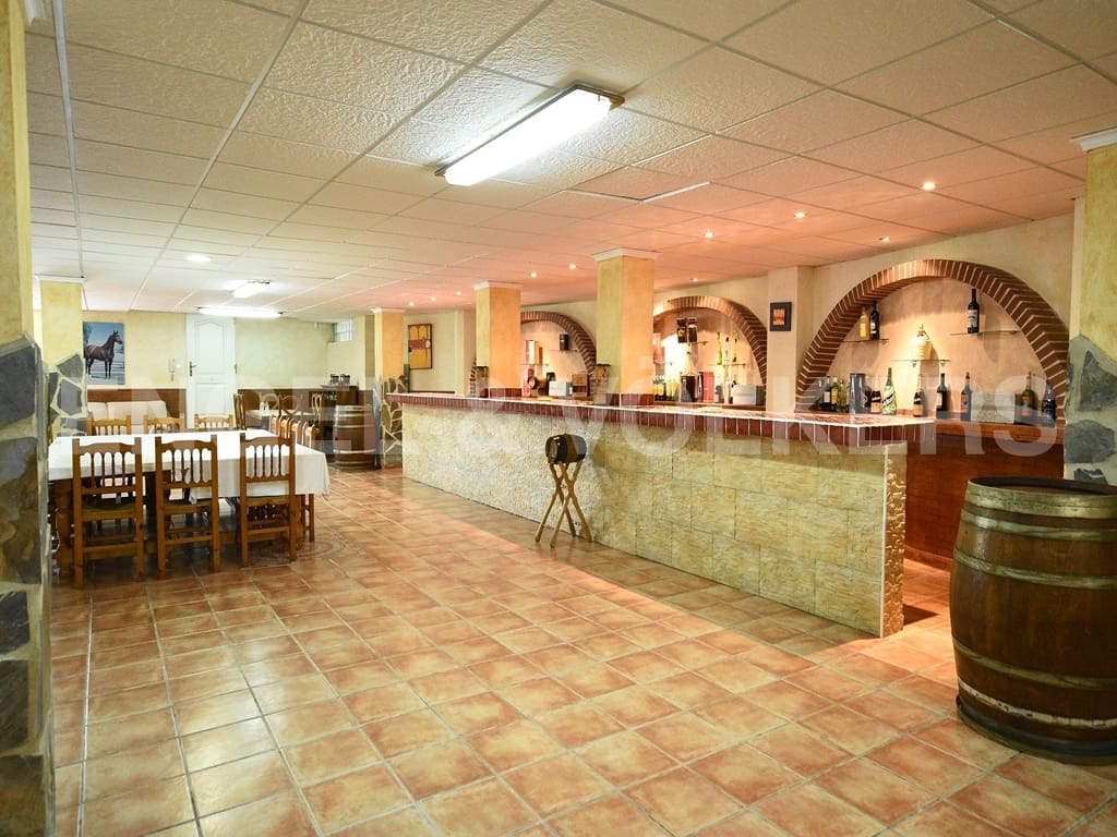 Chalet de 6 habitaciones en Benidorm en venta con piscina garaje - 1.350.000 € (Ref: 9895279)