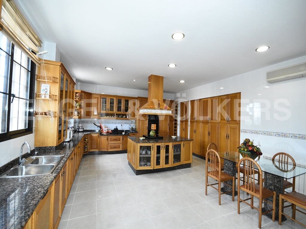 6 slaapkamer Villa te koop in Benidorm met zwembad garage - € 1.350.000 (Ref: 9895279)