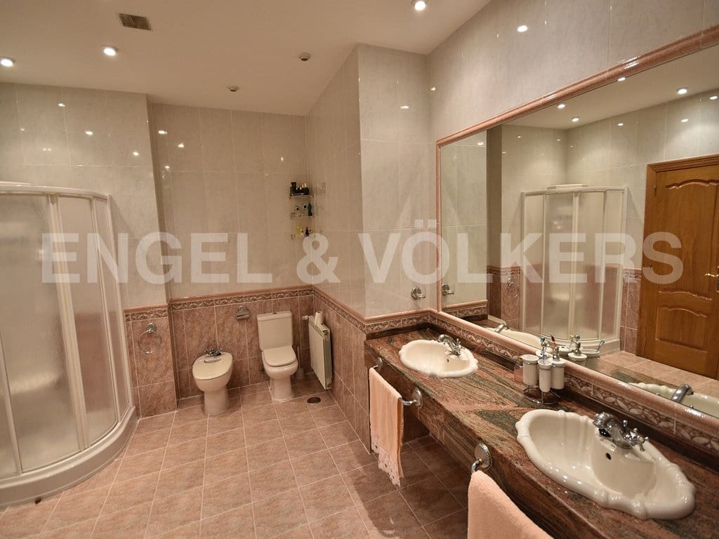 6 slaapkamer Villa te koop in Benidorm met zwembad garage - € 1.350.000 (Ref: 9895279)