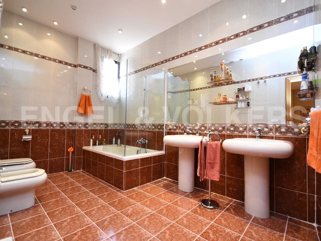 6 slaapkamer Villa te koop in Benidorm met zwembad garage - € 1.350.000 (Ref: 9895279)