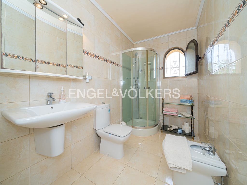 5 chambre Villa/Maison à vendre à Benidorm avec piscine garage - 995 000 € (Ref: 9904954)