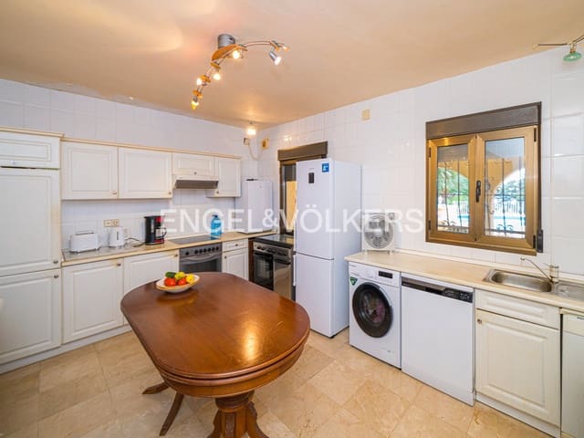 5 chambre Villa/Maison à vendre à Juzgados - Plaza de Toros, Benidorm avec piscine garage - 995 000 € (Ref: 9904954)